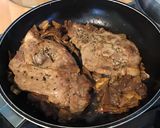 Une image de l'étape 7 de Côtes de porc aux cèpes et sauce au vin.