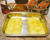 Foto del paso 2 de la receta Bacalao confitado en cama de patatas panaderas