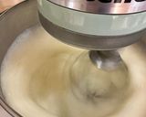 Foto langkah ke 2 dari resep Bolu Kukus Putih Telur.