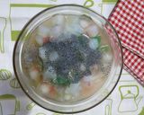 Foto langkah ke 4 dari resep Es Jelly Selasih Natadecoco.