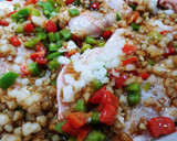 Foto del paso 2 de la receta: Muslo de pollo deshuesado al horno en salsa de verduras y soja