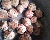Foto del paso 3 de la receta: Albóndigas con salsa y puré de papas 😋