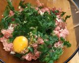 Foto del paso 1 de la receta: Albóndigas estofadas con calamarcitos y setas variadas