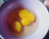 Foto langkah ke 1 dari resep Omelet telur ala Hotel (telur dadar).