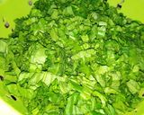 A picture of step 1 of Alu palak Maithi Matar ki mix sabzi.