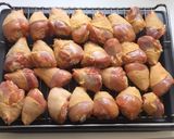 Foto del paso 1 de la receta Delicias del muslo al horno con patata panadera