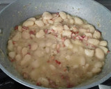 Foto del paso 1 de la receta: Bacalao con huevo poché en cama de judiones