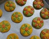 Foto langkah ke 9 dari resep Flower Cookies.
