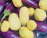 A picture of step 1 of Aloo baingan ki sabji.