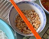 Hình bước làm 3 của món Bún thịt ram nước dừa