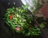 Foto langkah ke 2 dari resep Kangkung Kacang panjang Kuah Santan.