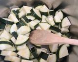 Une image de l'étape 2 de Verrines de purée de courgettes à la menthe et feta.