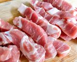 Hình bước làm 1 của món Thịt Rang Cháy Cạnh Ngũ Vị Hương