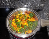 Foto del paso 1 de la receta: Infusión de n. sanguina, menta, cúrcuma y canela