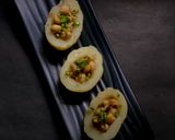 A picture of step 7 of Kulle Chaat or Kuliya, an old Delhi style.