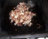 Foto del paso 4 de la receta: Papas fritas con cheddar panceta y salchichas