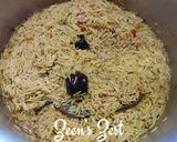 A picture of step 4 of Madhbi Chicken - Traditional Yemeni Rice Dish.