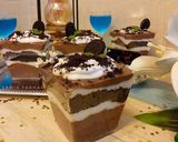 A picture of step 4 of Cookies and cream parfaits.