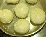 A picture of step 6 of Stuffed Chicken Bun.