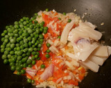 Foto del paso 4 de la receta: Wok de arroz basmati con almejas y sepias en salsa de soja