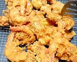Foto langkah ke 5 dari resep Udang goreng tepung renyah dan juicy.