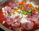 Foto del paso 2 de la receta: Carne con tomate, todo en crudo