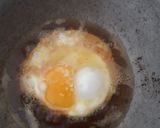 Foto langkah ke 3 dari resep Telur Ceplok Pedas.