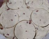 A picture of step 5 of Khalifa naan khatai.