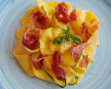 Foto del paso 8 de la receta: Pasta y calabacín en salsa cremosa de parmesano con jamón