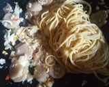 Foto langkah ke 3 dari resep Mie Goreng Baso Saus Teriyaki.