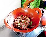 Foto langkah ke 4 dari resep Kangkung Daging Iris.