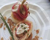 Foto del paso 6 de la receta: Canapés de tortilla francesa, canapés de salami