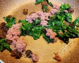 Foto del paso 3 de la receta Tortilla a la francesa de espinacas con jamón y pasas