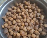 A picture of step 2 of Mosambi chana masala.
