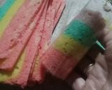 Foto langkah ke 4 dari resep Bolu rainbow mini gulung.