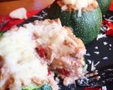 Foto del paso 5 de la receta: Calabacines luna rellenos de atún y pimiento rojo