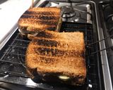 Foto del paso 6 de la receta: Cuarentena = “hacer huevo”(Sándwich tostado de huevo y cebolla en pan integral)