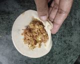 A picture of step 6 of Cheesy veg fried momos and chutney.