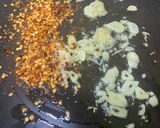 A picture of step 1 of Aglio olio pasta.