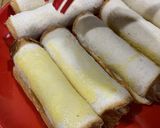 Gambar langkah 5 resipi Roti Sosej Berkeju.