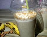 A picture of step 2 of Banana and almond smoothie.