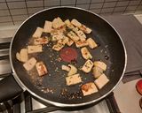 Foto del passaggio 5 della ricetta Tofu glassato alla soia