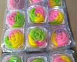 Foto langkah ke 8 dari resep Bolu mawar kukus.