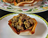 Foto del paso 9 de la receta: Tapa de revuelto de morcilla y piñones en tulipa de mantequilla