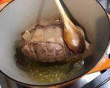Une image de l'étape 7 de Rôti de cerf mariné, carottes jaunes et sauce brune.
