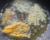 Gambar langkah 5 resipi Cendawan Enoki Goreng.