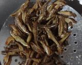 Foto langkah ke 2 dari resep Tumis daun pepaya teri.