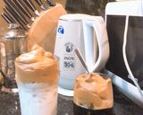 Hình bước làm 2 của món Dalgona coffee - Cafe bọt biển