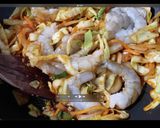 A picture of step 5 of Shrimp Stir-Fried Udon.