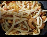 A picture of step 7 of Shrimp Stir-Fried Udon.